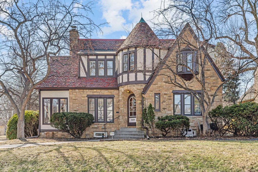 Photo of 2220 Saint Anthony Parkway, Minneapolis, MN 55418 (MLS # 7033225)