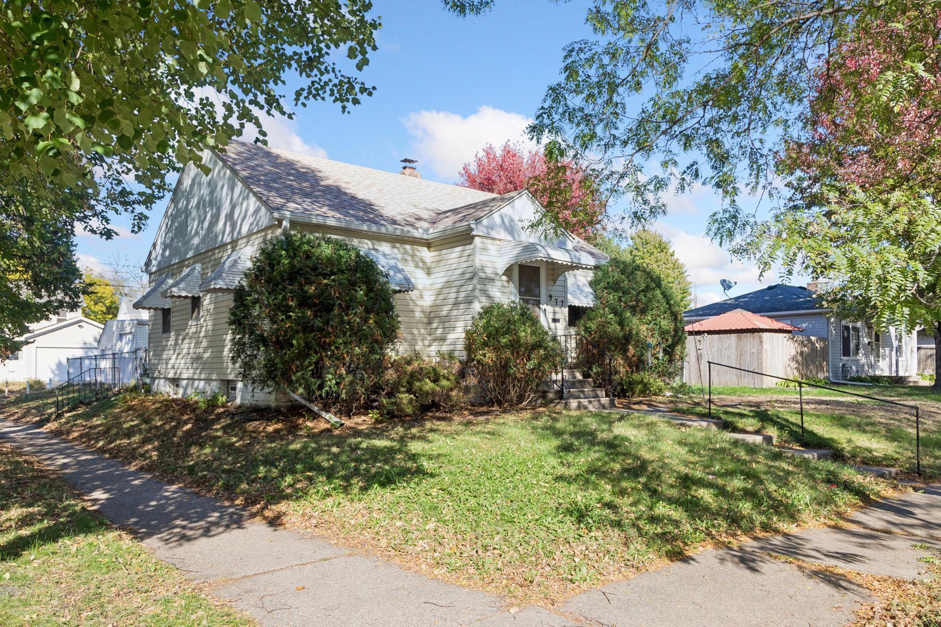 977 Scheffer Avenue