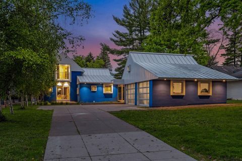 303 W 77th Street Chanhassen MN 55317