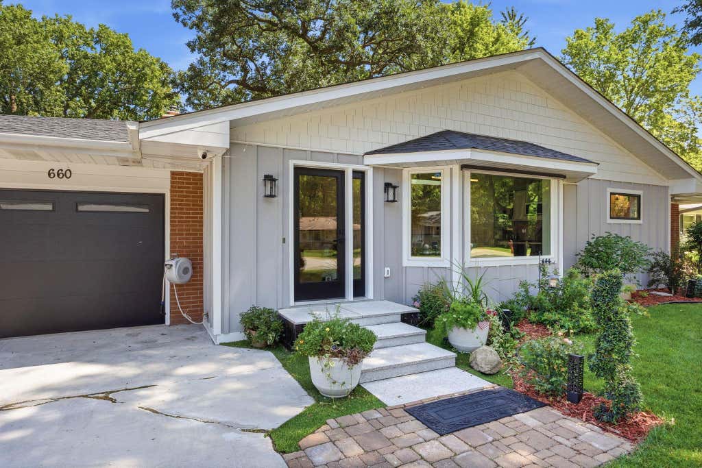 Photo of 660 Harmony Circle, Wayzata, MN 55391 (MLS # 7130739)