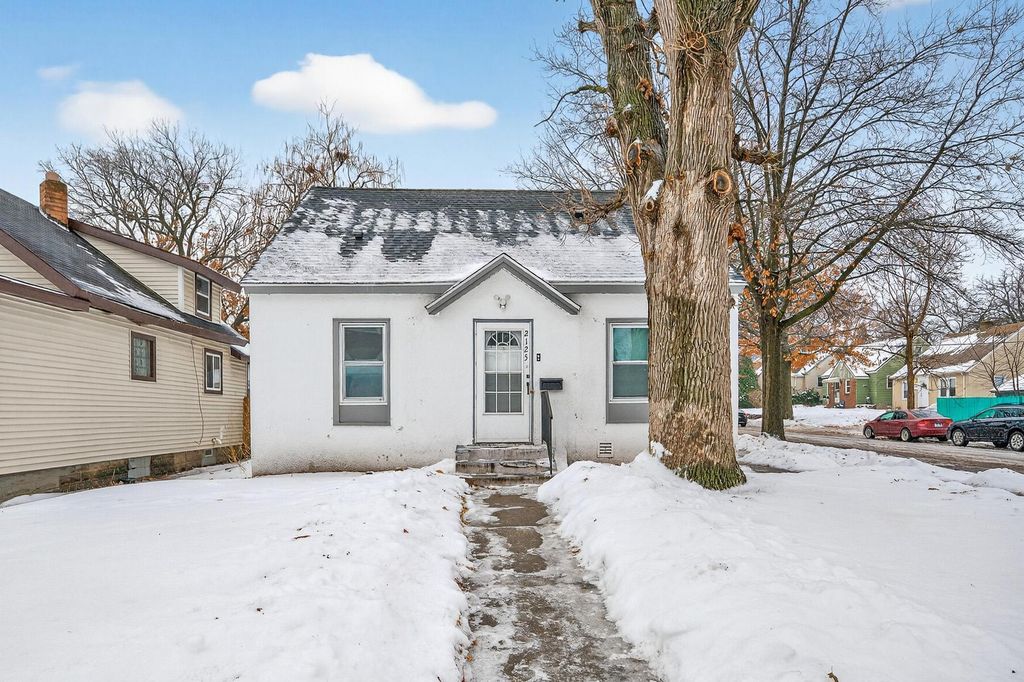 Photo of 2125 44th Avenue N, Minneapolis, MN 55412 (MLS # 7000319)