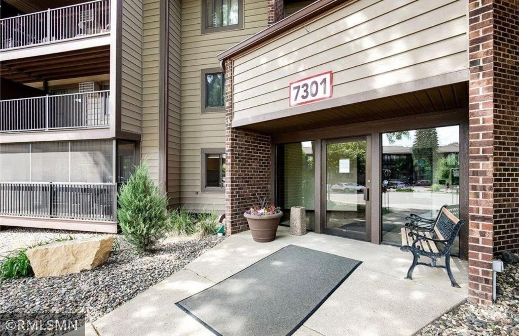 Photo of 7301 W 101st Street #312, Bloomington, MN 55438 (MLS # 6821019)