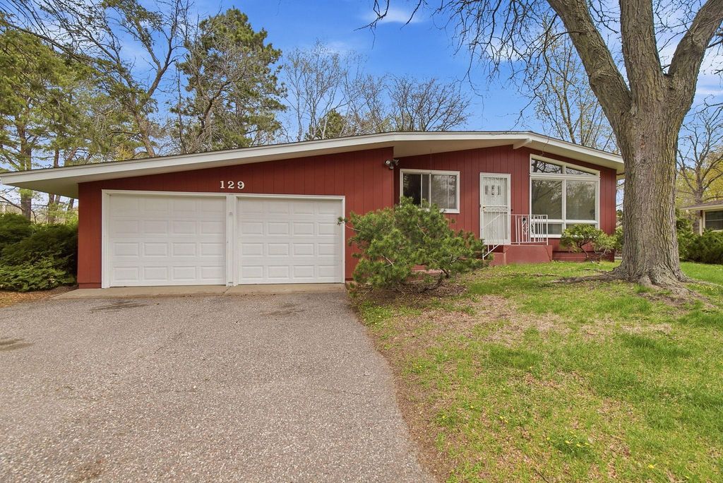 Photo of 129 Suzanne Avenue, Vadnais Heights, MN 55127 (MLS # 7063383)
