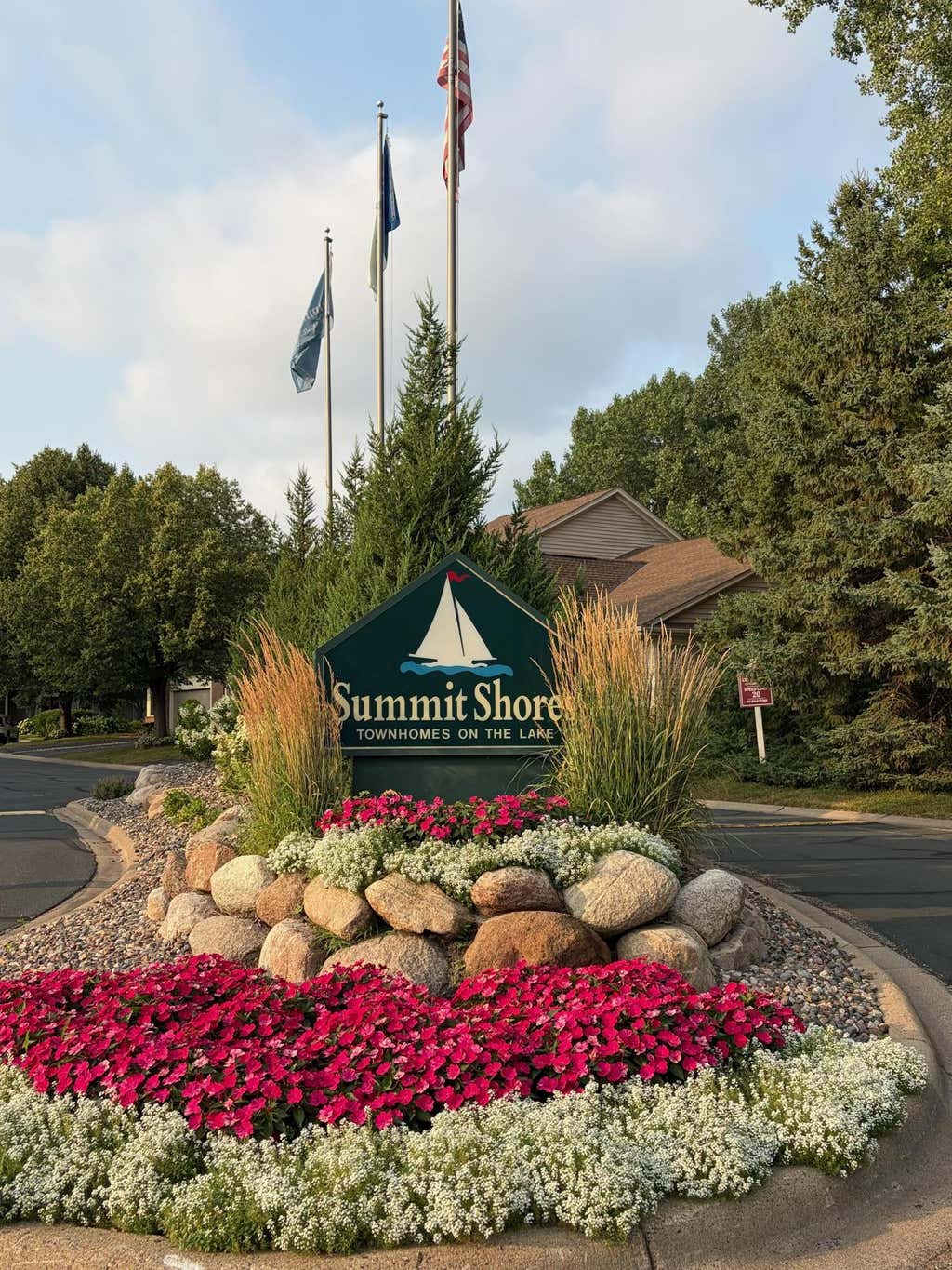 Photo of 1427 Summit Shores Drive, Burnsville, MN 55306 (MLS # 7114827)
