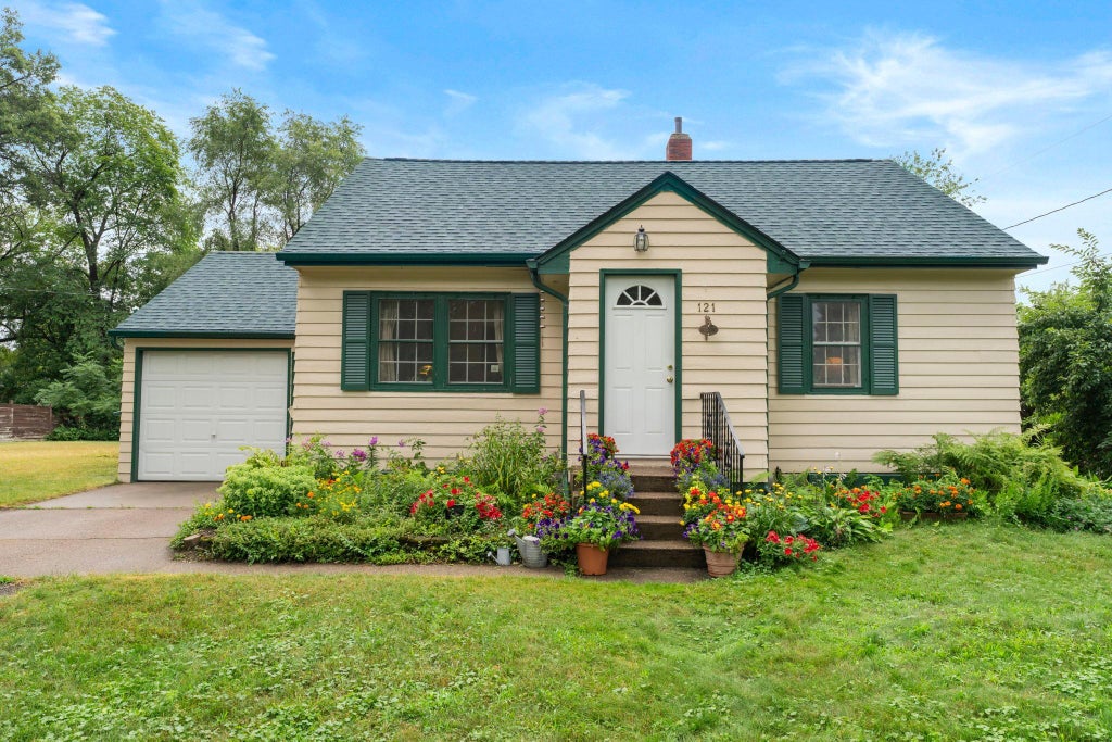 Photo of 121 6th Avenue NE, Cambridge, MN 55008 (MLS # 7123072)
