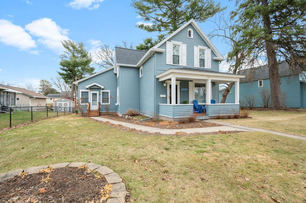 Photo of 618 NW 5th Avenue, Grand Rapids, MN 55744 (MLS # 7060962)