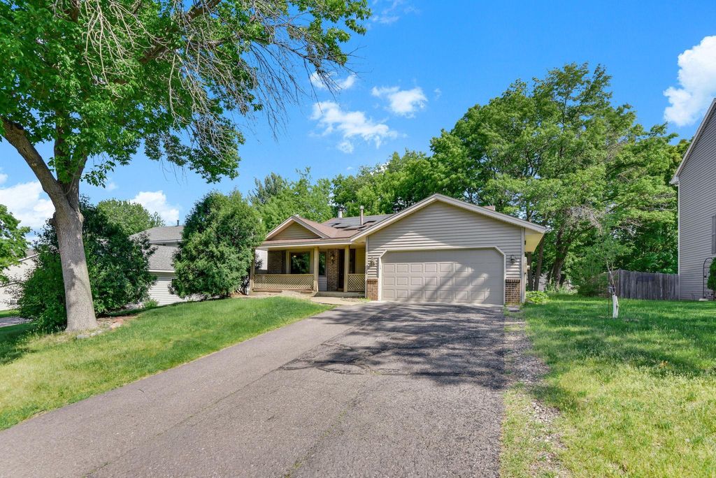 Photo of 400 Interlachen Road, Burnsville, MN 55306 (MLS # 7083206)