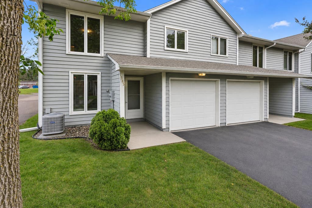 Photo of 1585 Millpond Court, Chaska, MN 55318 (MLS # 7115860)