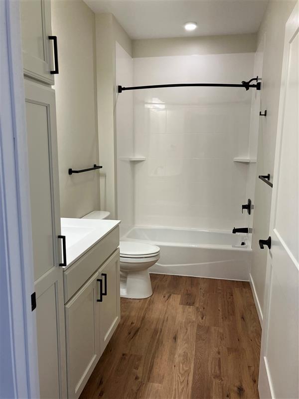 2350 Harbor Place 112