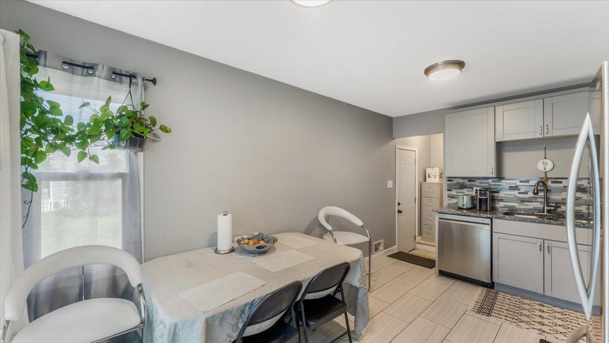 1950 Case Avenue E