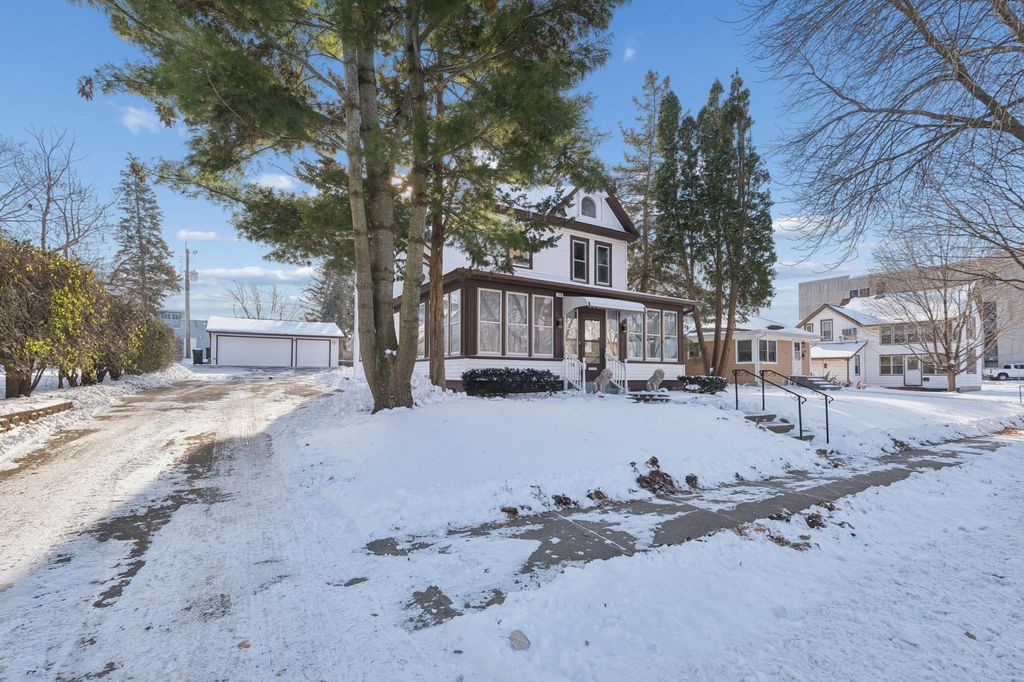 Photo of 120 4th Avenue E, Shakopee, MN 55379 (MLS # 7038467)