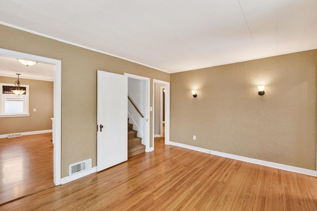 Photo of 1884 Flandrau Street, Maplewood, MN 55109 (MLS # 7018251)