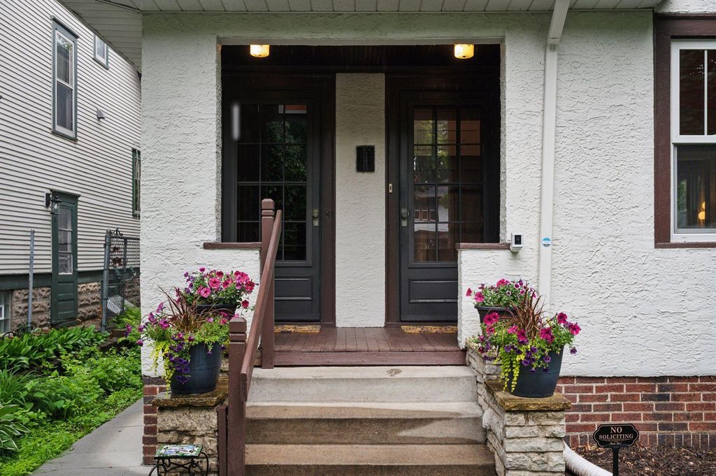 Photo of 1455 Ashland Avenue, Saint Paul, MN 55104 (MLS # 7030328)