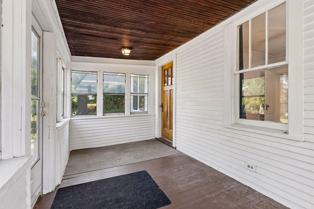 Photo of 931 Ottawa Avenue, West Saint Paul, MN 55118 (MLS # 7113432)