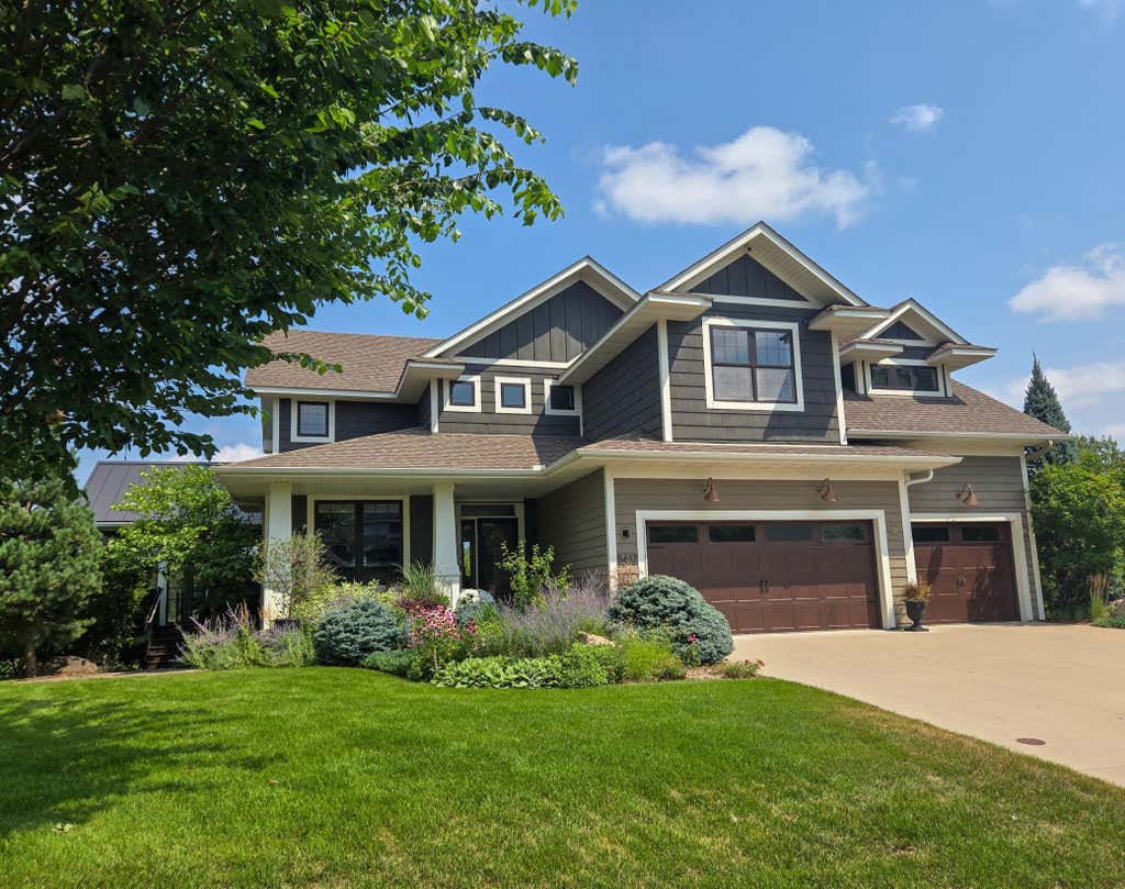 Photo of 5612 Edgewater Drive, Savage, MN 55378 (MLS # 7120769)