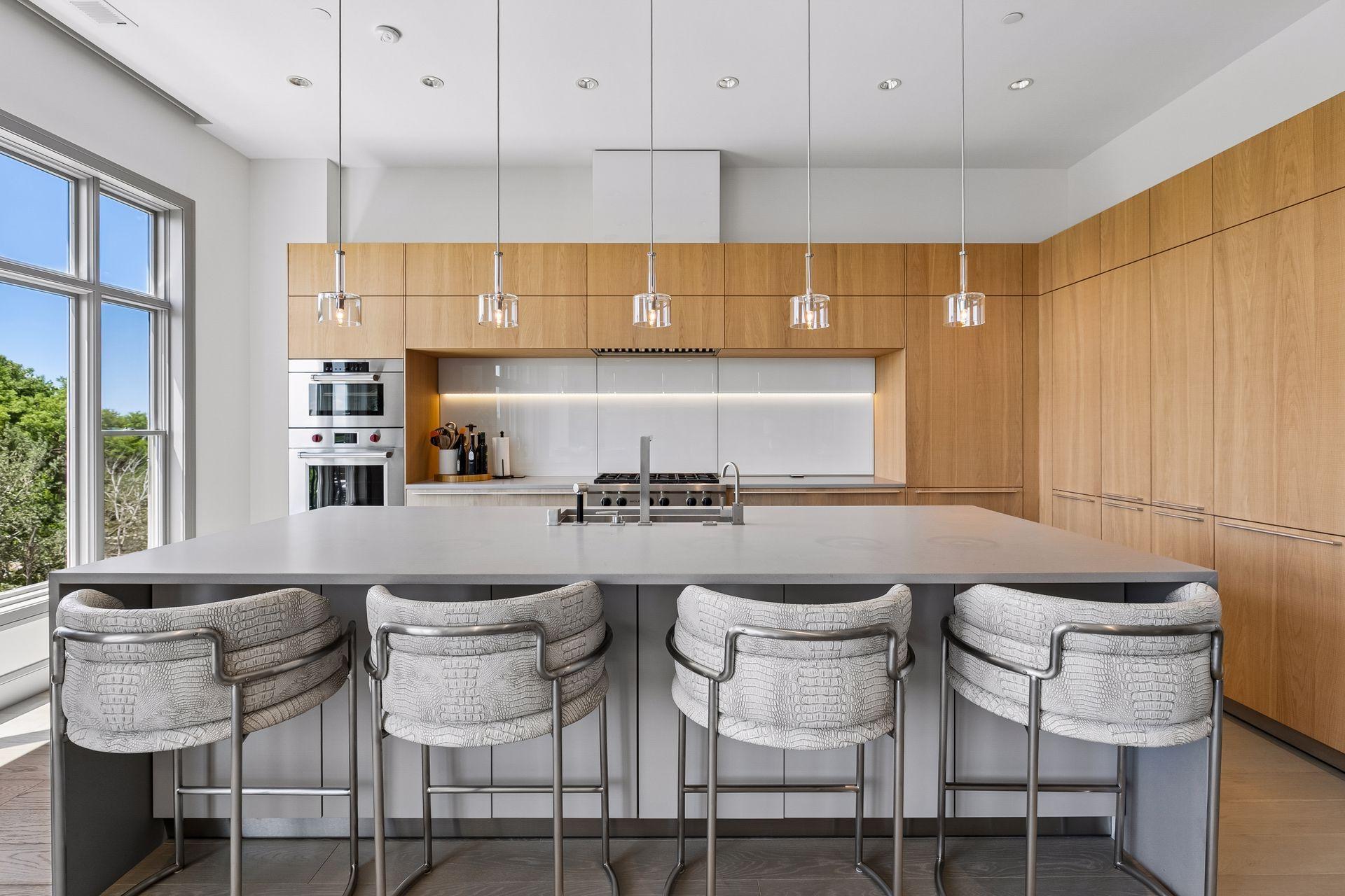 935 Lake Street E 403