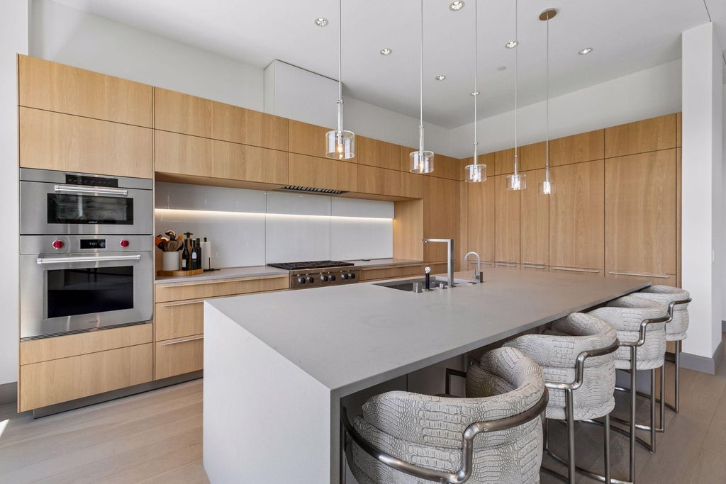 Photo of 935 Lake Street E #403, Wayzata, MN 55391 (MLS # 7070209)