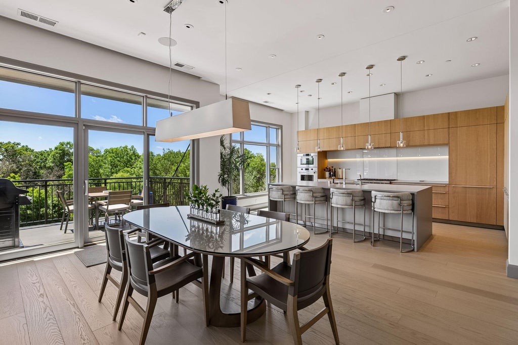 Photo of 935 Lake Street E #403, Wayzata, MN 55391 (MLS # 7070209)