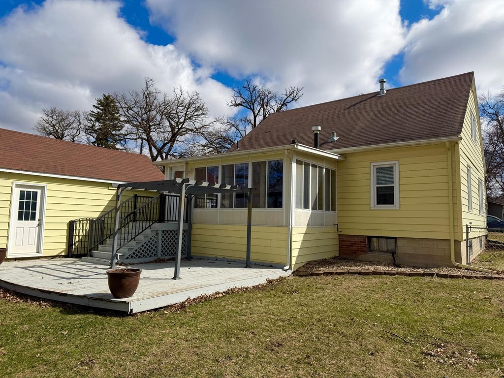 Photo of 1402 S Broadway Avenue, Albert Lea, MN 56007 (MLS # 7044061)