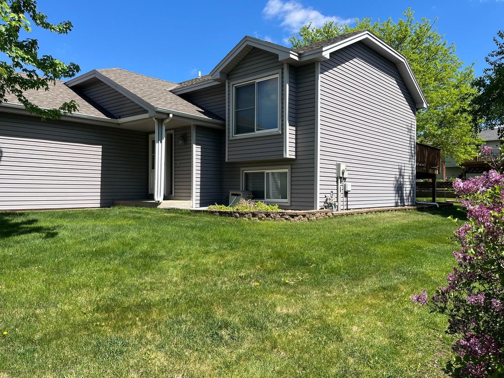 Photo of 2408 Crestmount Lane, Burnsville, MN 55306 (MLS # 7077877)