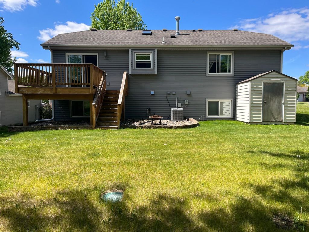 Photo of 2408 Crestmount Lane, Burnsville, MN 55306 (MLS # 7077877)