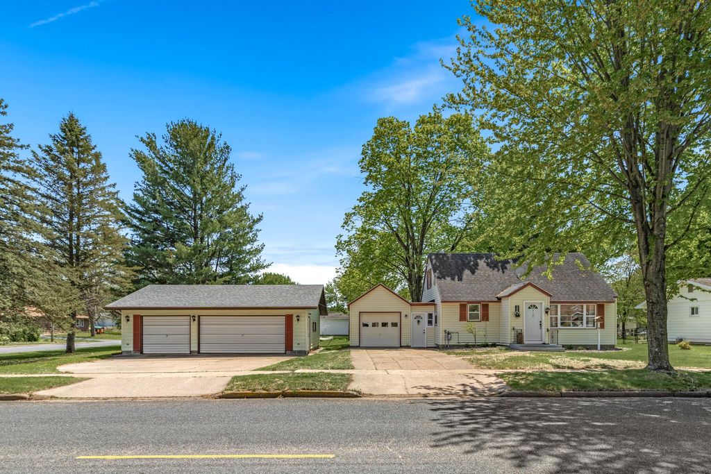 Photo of 308 20th Avenue W, Menomonie, WI 54751 (MLS # 7077306)