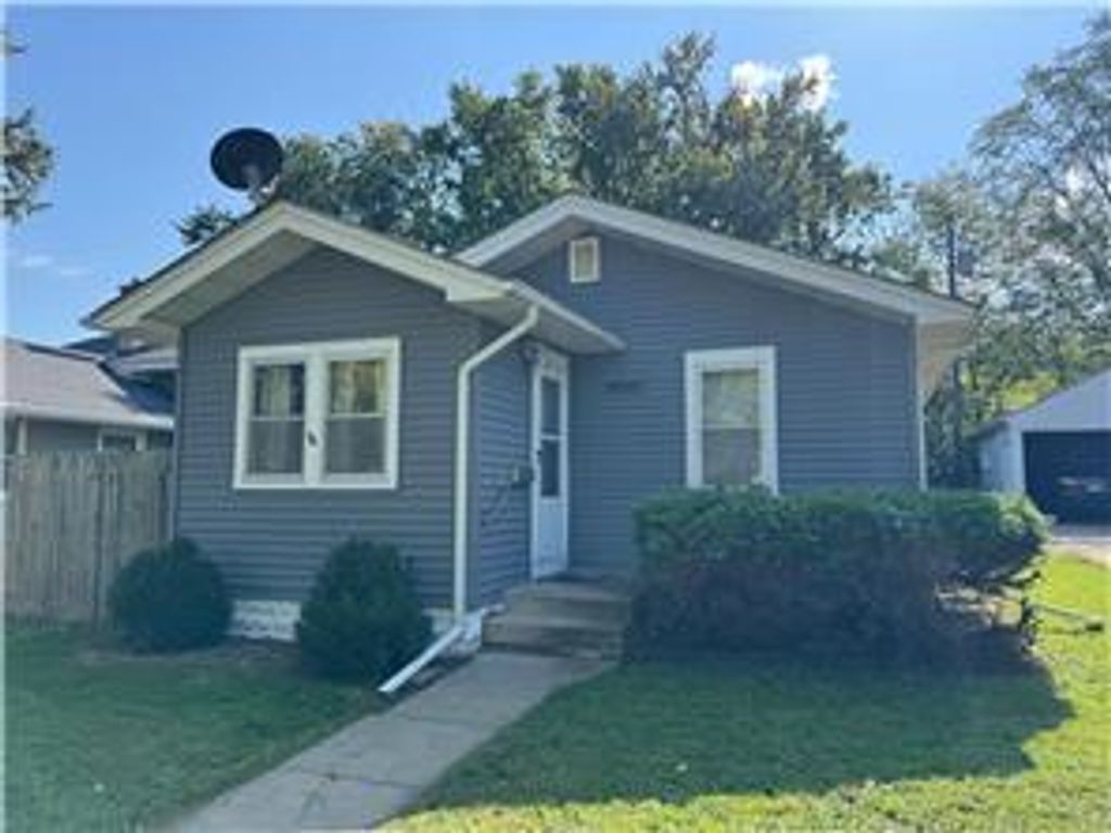 Photo of 1824 Sims Avenue, Saint Paul, MN 55119 (MLS # 7003881)