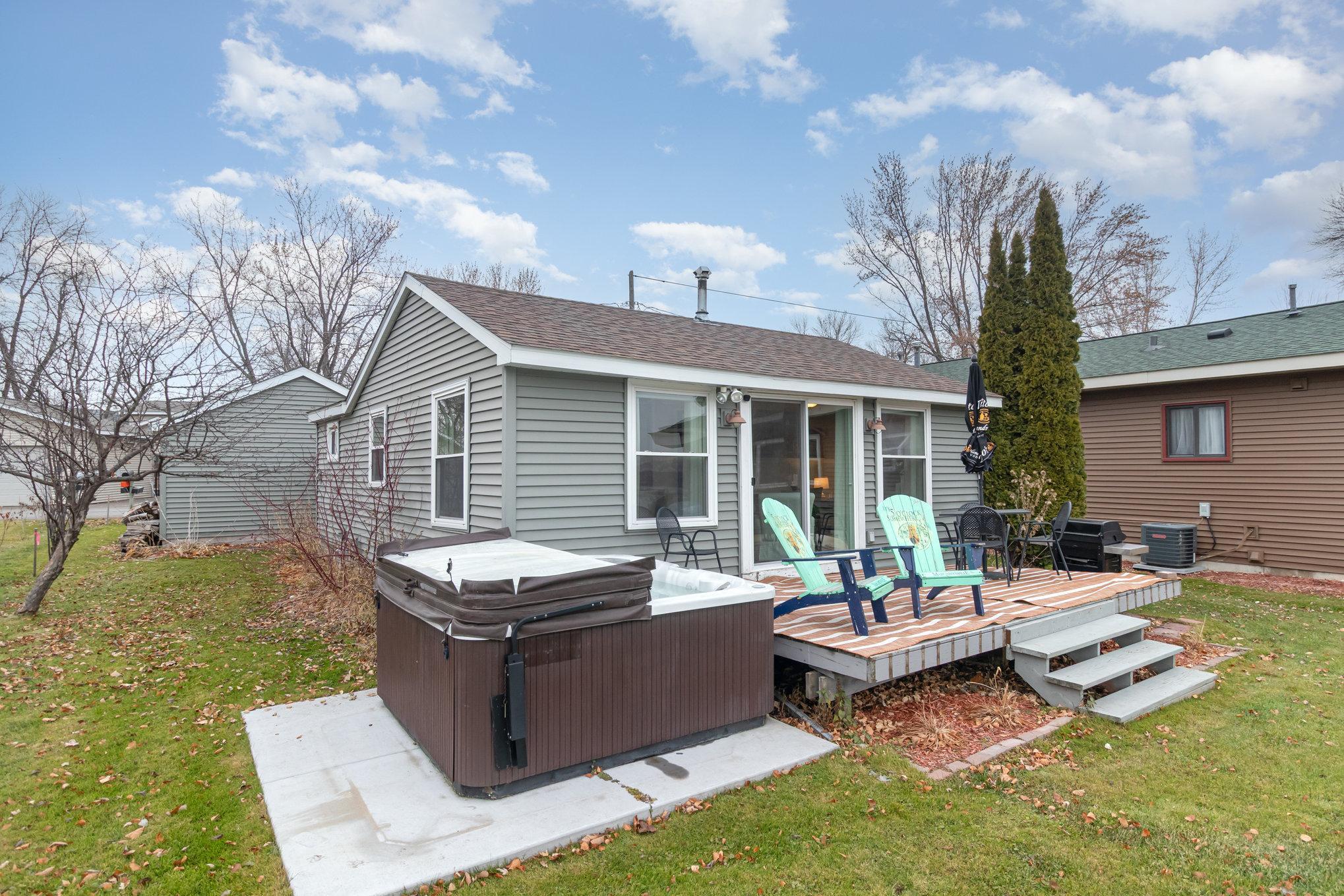 735 Woodland Drive SE