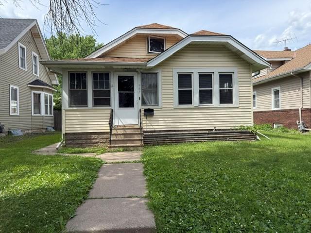 Photo of 987 Lawson Avenue E, Saint Paul, MN 55106 (MLS # 7100308)