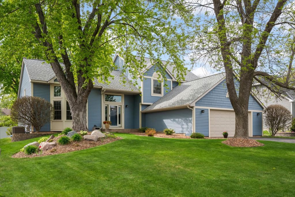 Photo of 12711 Edinborough Way, Apple Valley, MN 55124 (MLS # 7067741)