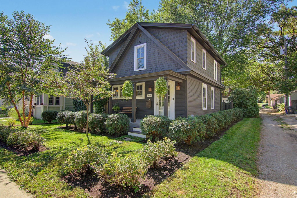 Photo of 831 Fairview Avenue N, Saint Paul, MN 55104 (MLS # 7144571)