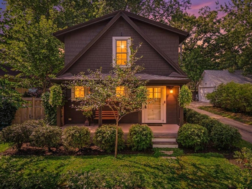Photo of 831 Fairview Avenue N, Saint Paul, MN 55104 (MLS # 7144571)