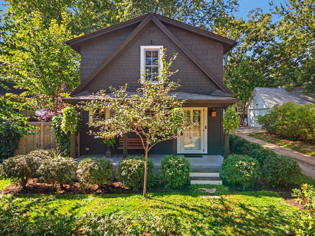 Photo of 831 Fairview Avenue N, Saint Paul, MN 55104 (MLS # 7144571)