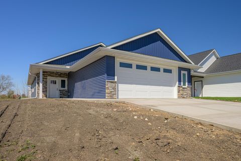 Photo of 1332 Bradford Street SE, Hutchinson, MN 55350 (MLS # 6820352)
