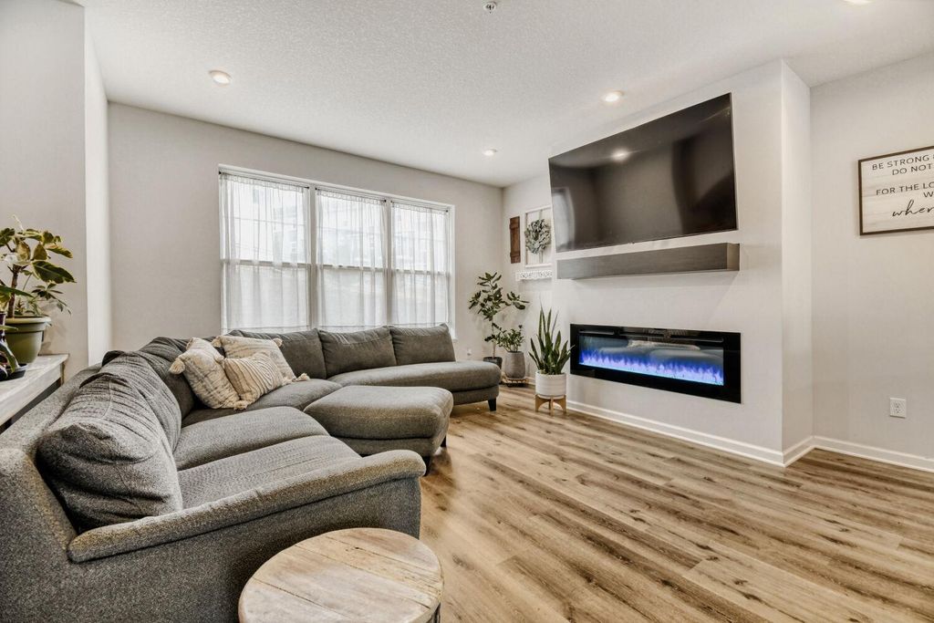 Photo of 2214 Gateway Curve, North Saint Paul, MN 55109 (MLS # 7050265)