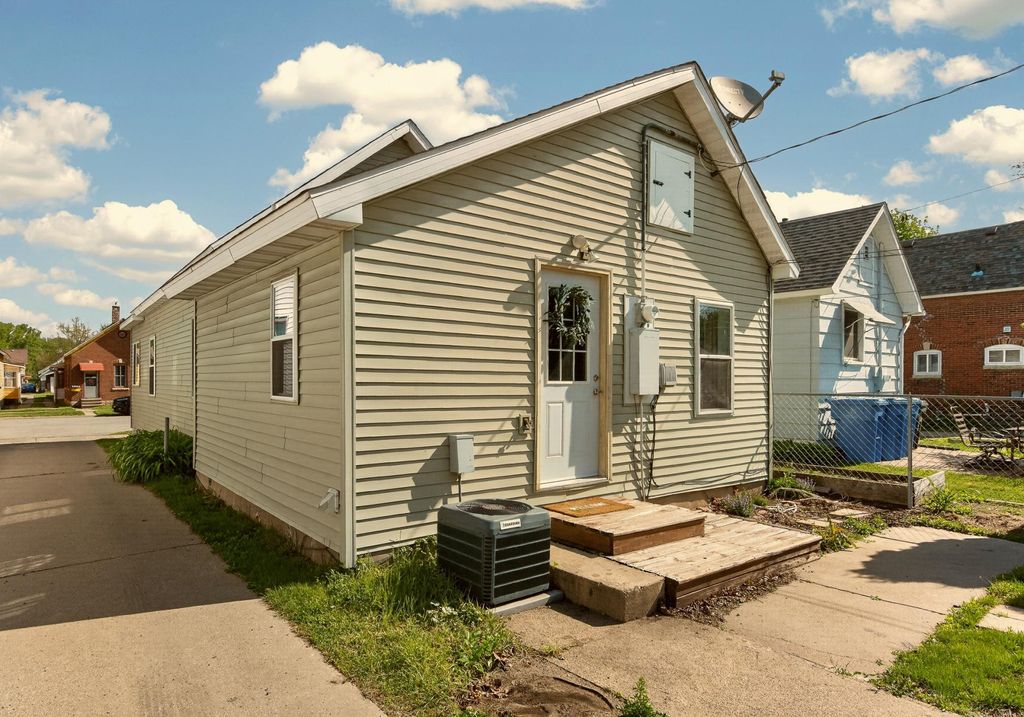 Photo of 659 W 4th Street, Winona, MN 55987 (MLS # 7065180)