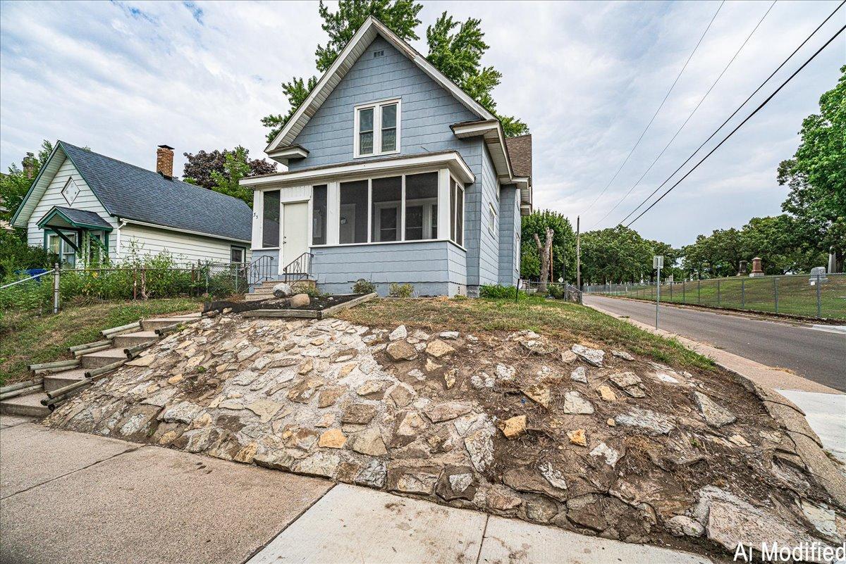 35 Manitoba Avenue
