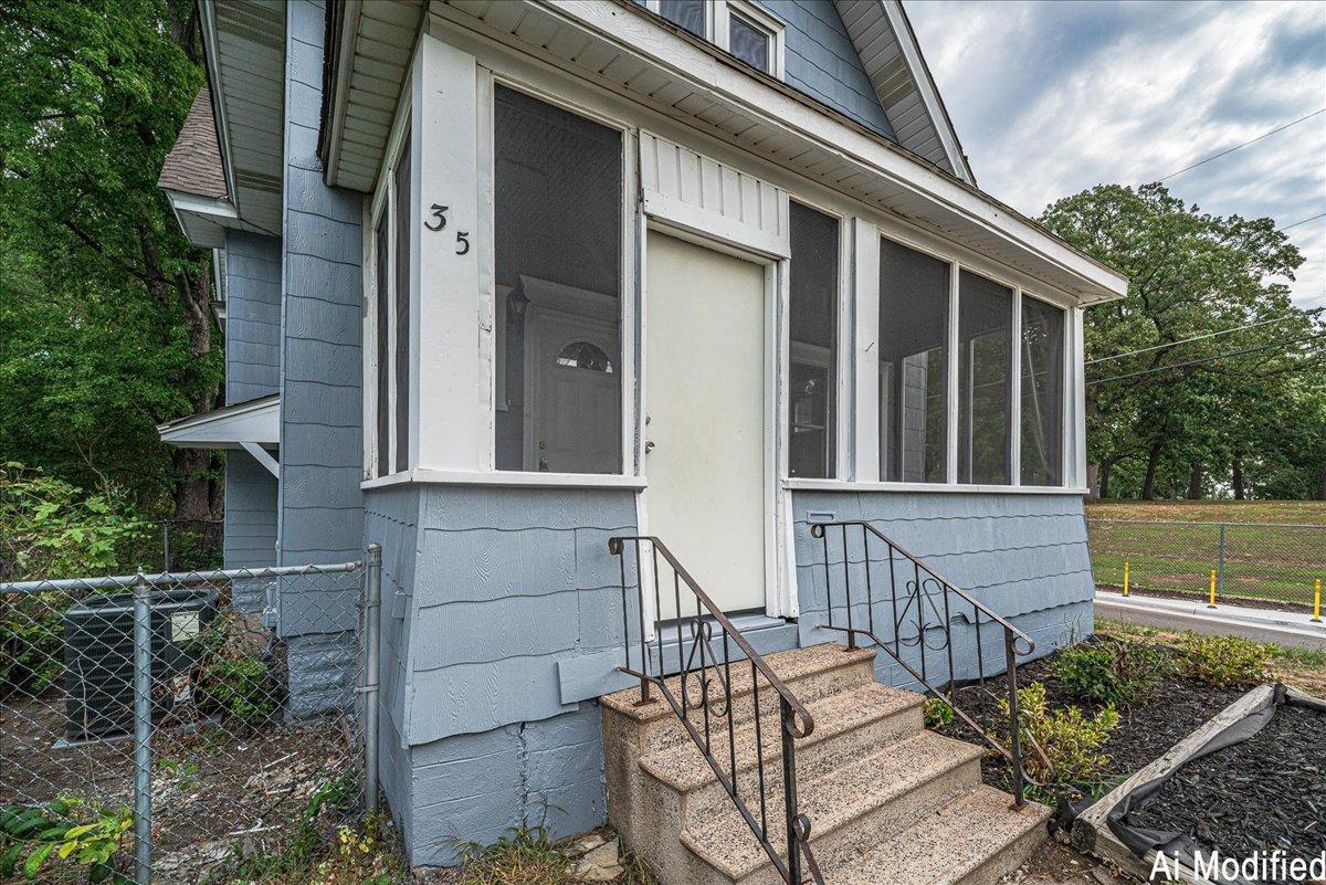 35 Manitoba Avenue