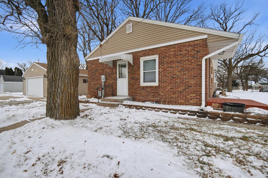 Photo of 1918 7th Avenue NE, Austin, MN 55912 (MLS # 7001662)