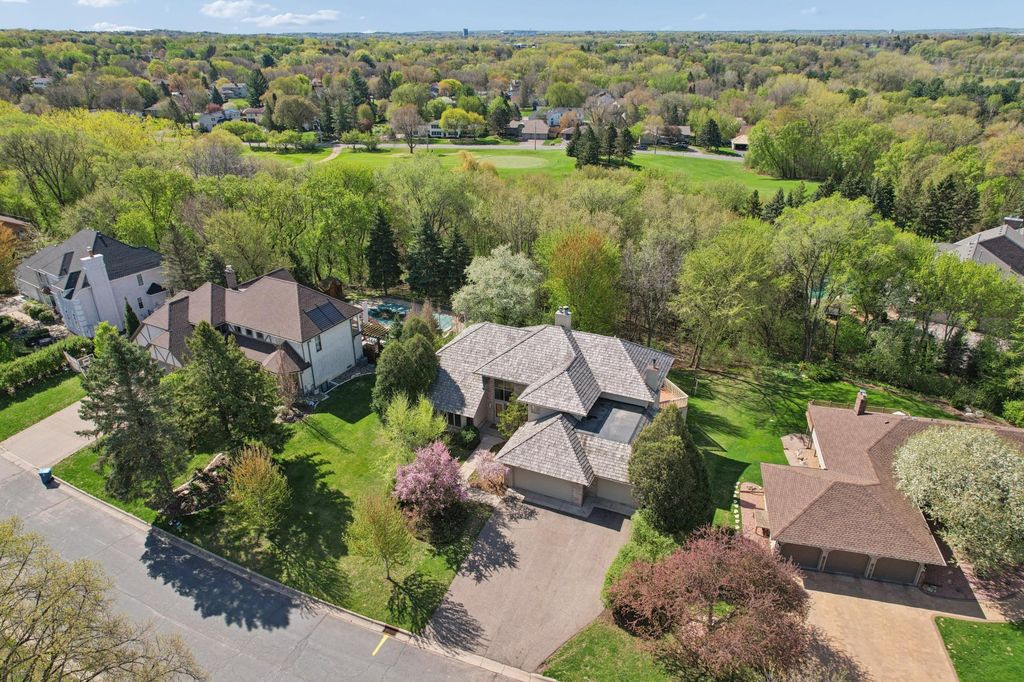 Photo of 782 Evergreen Knolls, Mendota Heights, MN 55118 (MLS # 7033115)