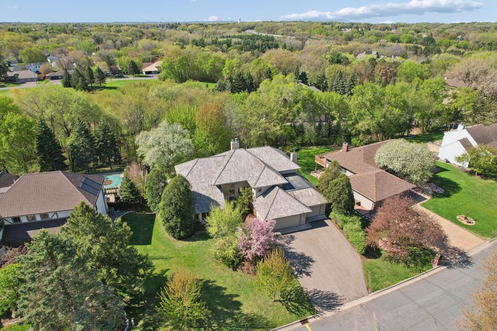 Photo of 782 Evergreen Knolls, Mendota Heights, MN 55118 (MLS # 7033115)