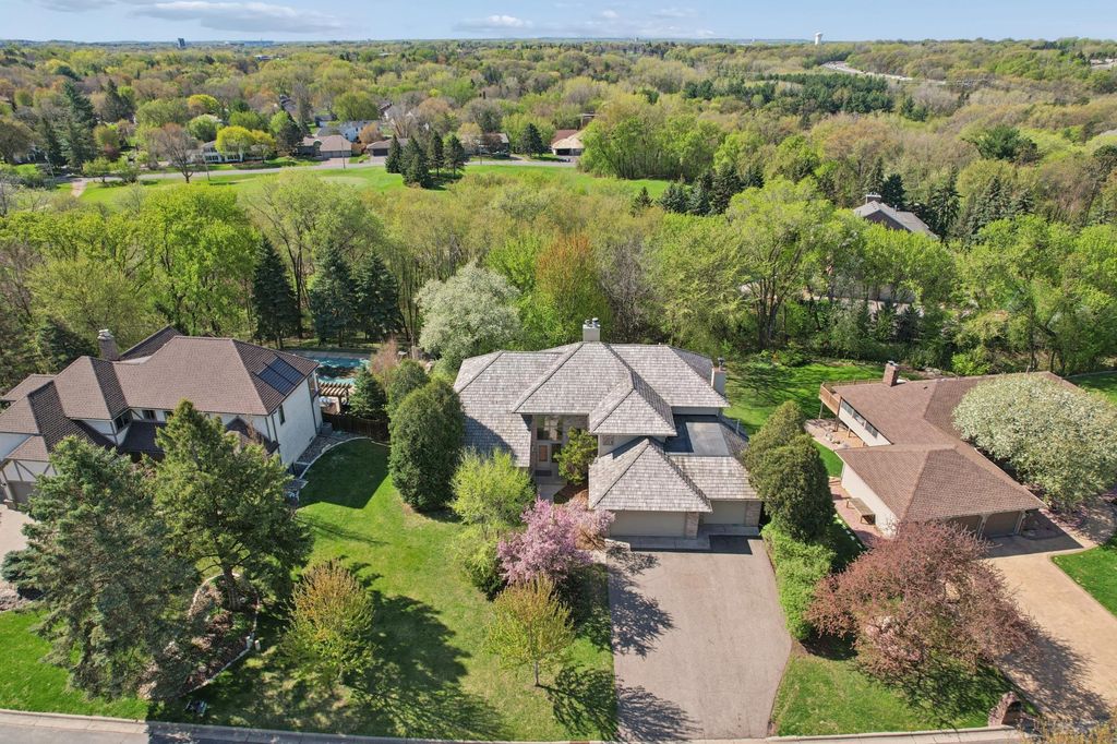 Photo of 782 Evergreen Knolls, Mendota Heights, MN 55118 (MLS # 7033115)