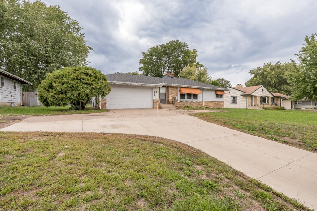 Photo of 6244 Portland Avenue, Richfield, MN 55423 (MLS # 7124690)