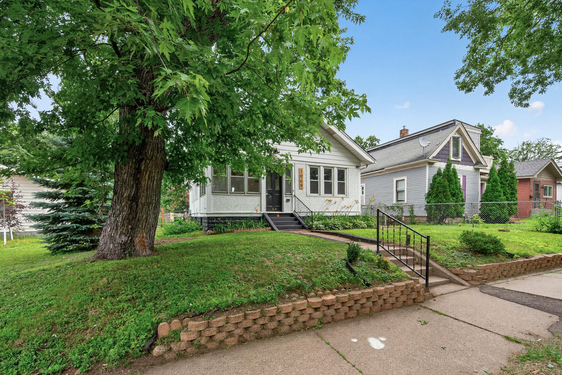 1069 Minnehaha Avenue W