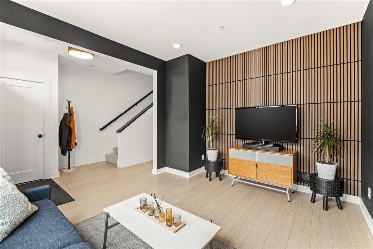 850 Mount Curve Boulevard H