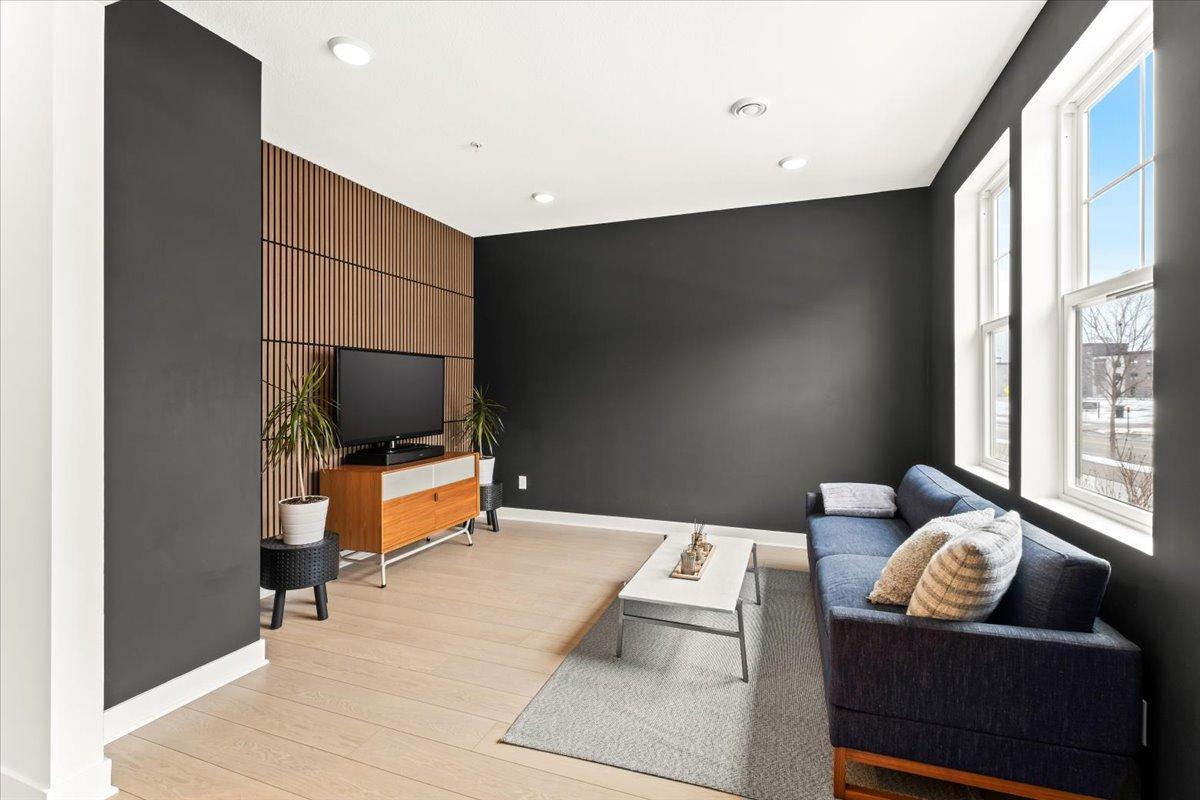 850 Mount Curve Boulevard H