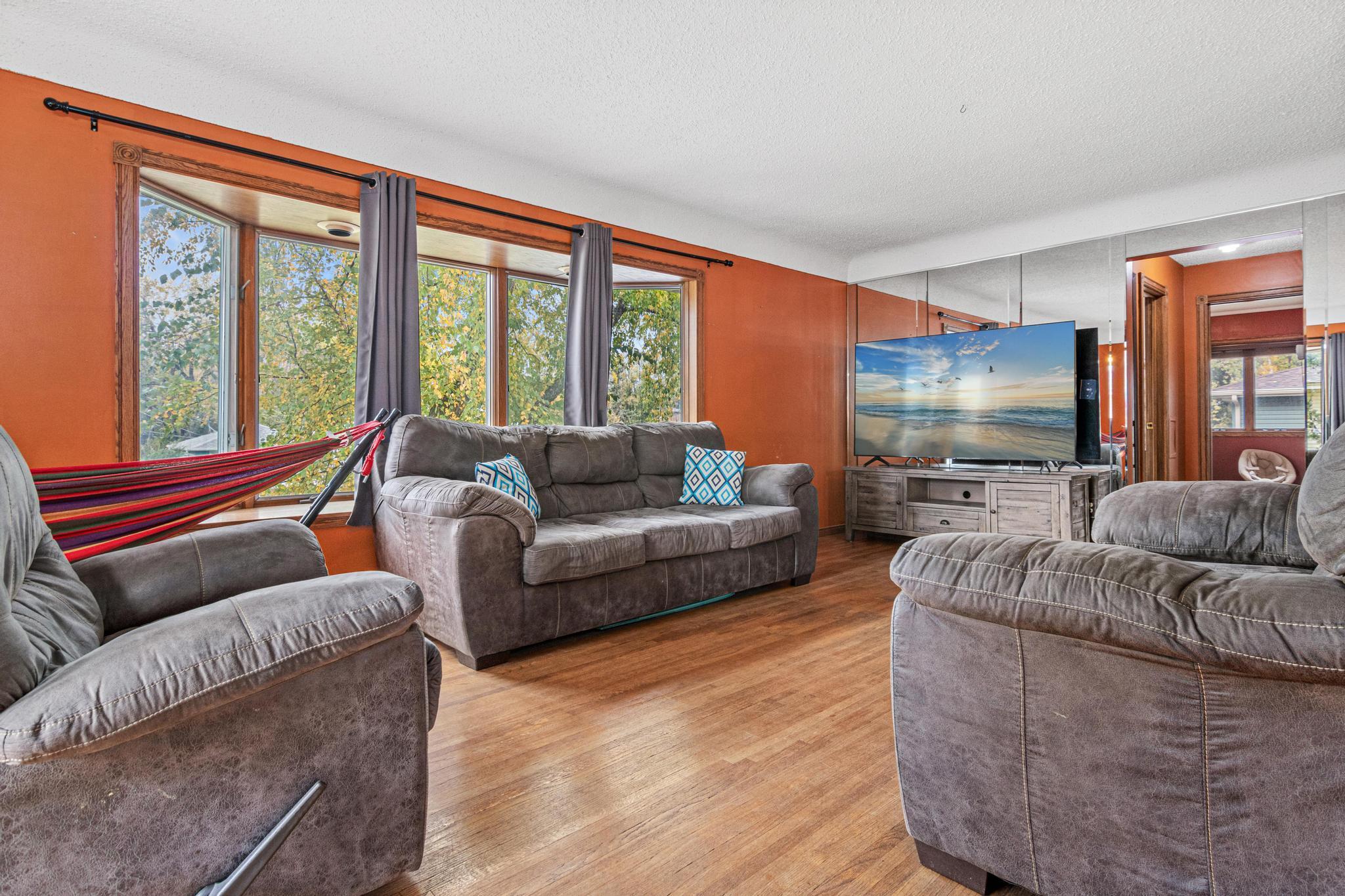 13817 Thomas Avenue S