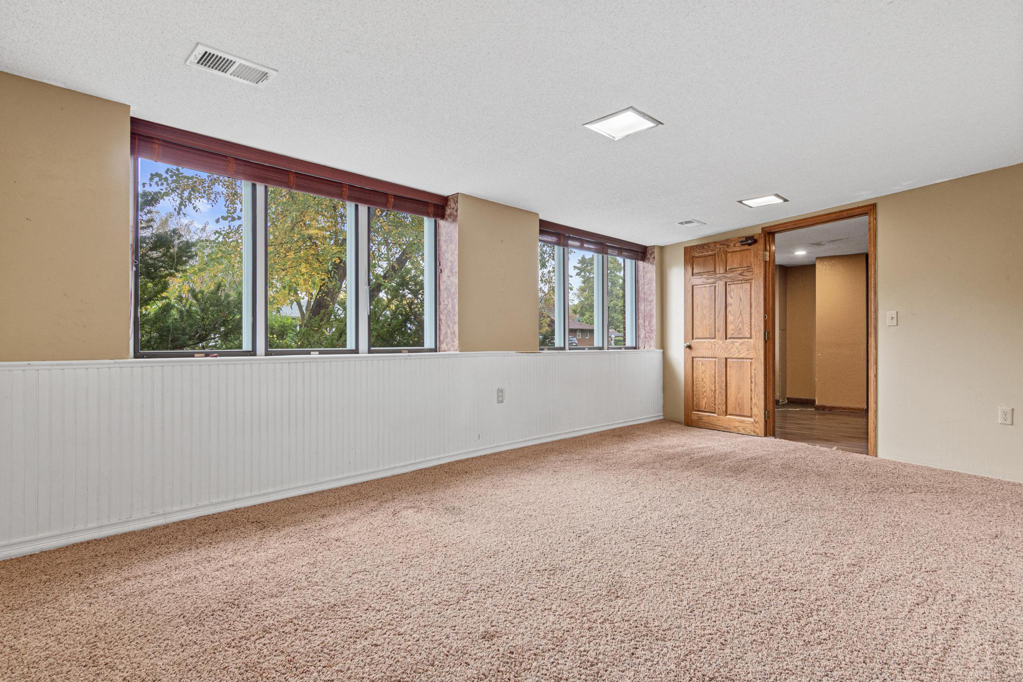 13817 Thomas Avenue S