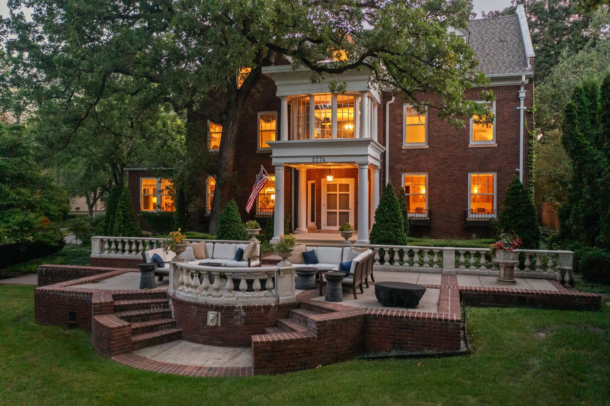 2774 W Lake Of The Isles Parkway