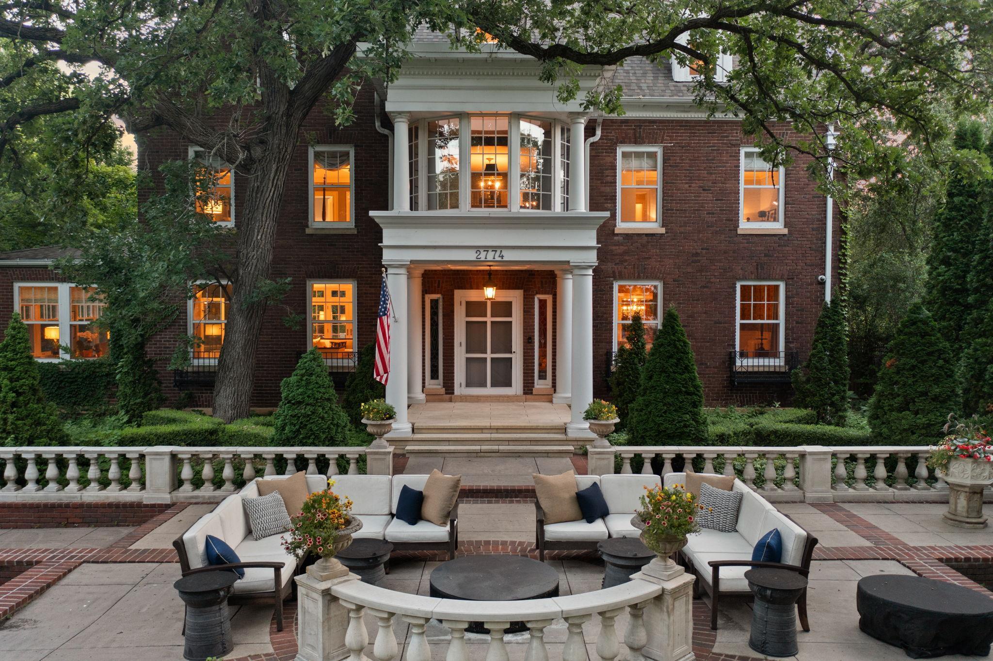 2774 W Lake Of The Isles Parkway